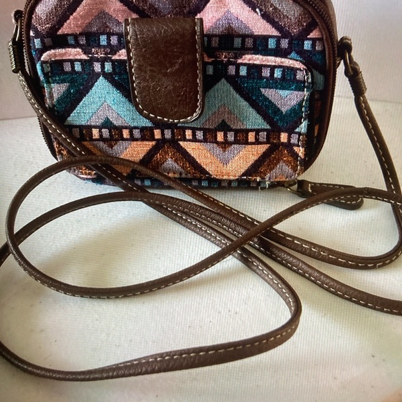 UNIONBAY Patchwork Elephant Appliqué crossbody Black Nylon Bag with Red Logo - Picture 5 of 10